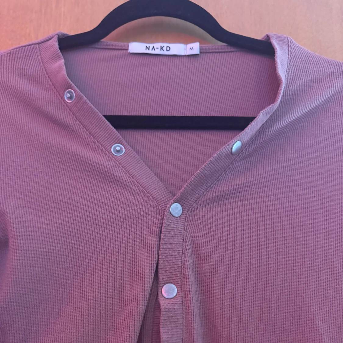 ribbad långärmad tröja NA-KD - 1