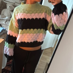 Stickad tröja  - Stickad tröja med så fina färger och mönster!! Mjuk och skön 💖🥰🥰 