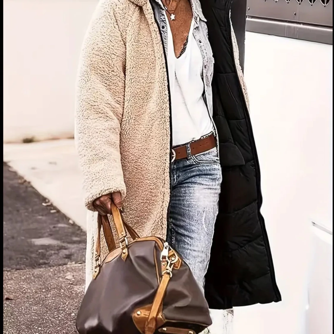 Beige teddyjacka med svart quiltad insida - 2