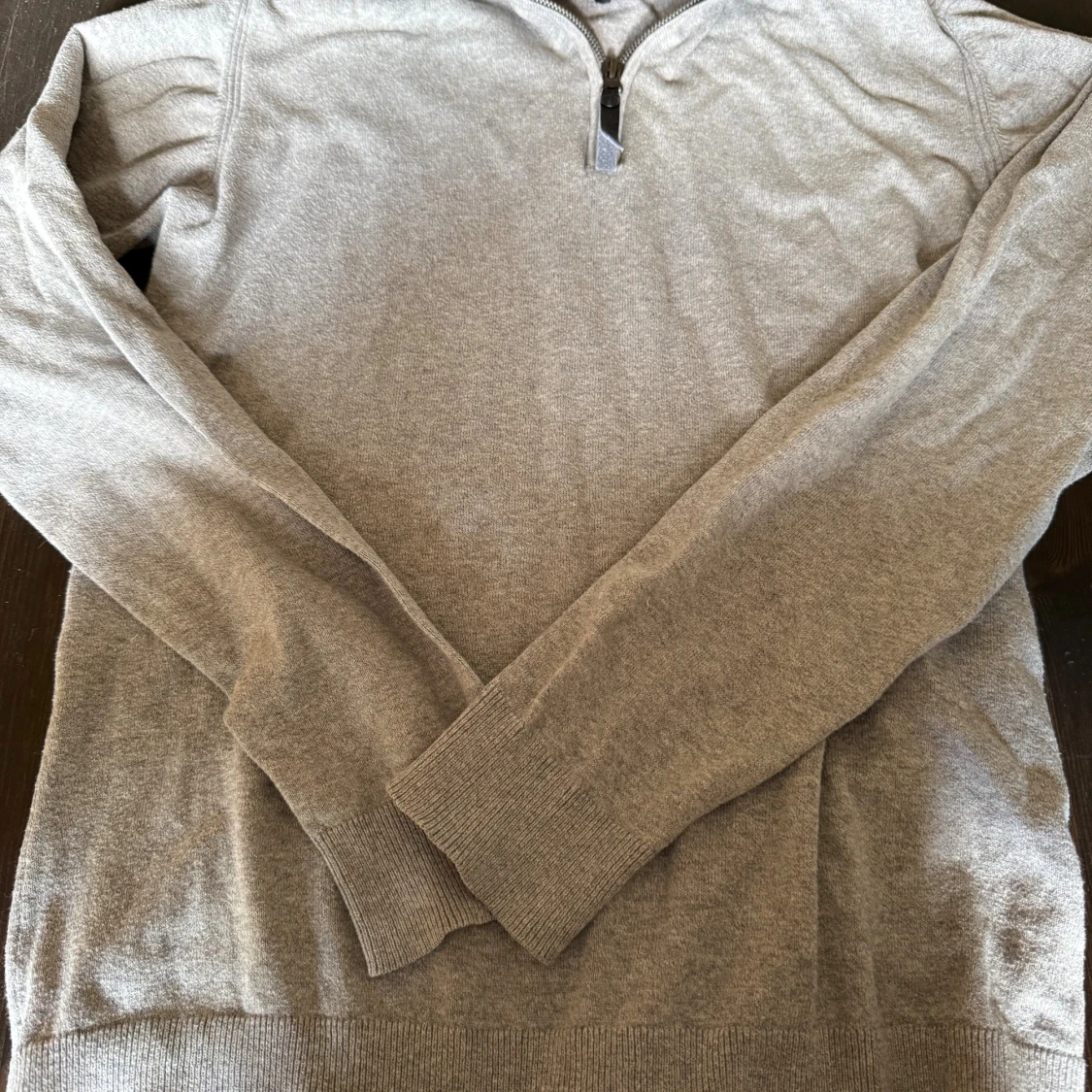 Grå stickad tröja med half zip