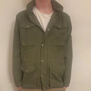 Fieldjacka från Fjällräven - Fieldjacka från Fjällräven i storleken XL. Mycket bra skick! Hör av er vid eventuella frågor