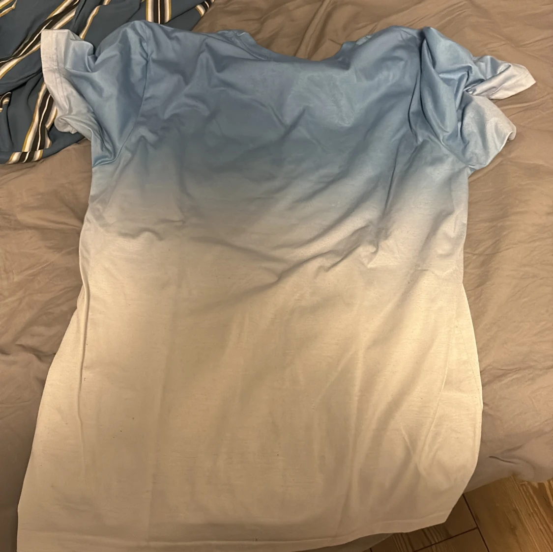 Blåvit t-shirt från Ellesse - 1