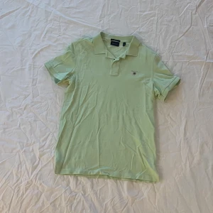 Pikétröja  - Mintgrön Gant pikétröja. Storlek S.