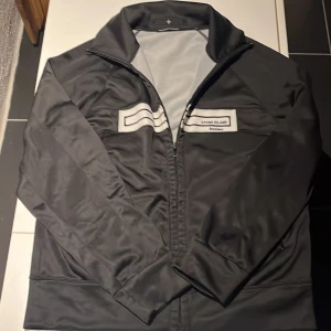 Stone Island 2003 Mauve Denims - En riktigt fet vintage stone island zip up! Köptes för 1800 mitt pris 900. Hör av er vid funderingar! Strl M!