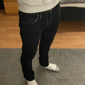 Nudie jeans - Nudie jeans skinny lin storlek w29 l34, skick 9/10 pris kan diskuteras meddela mig vid frågor eller funderingar.