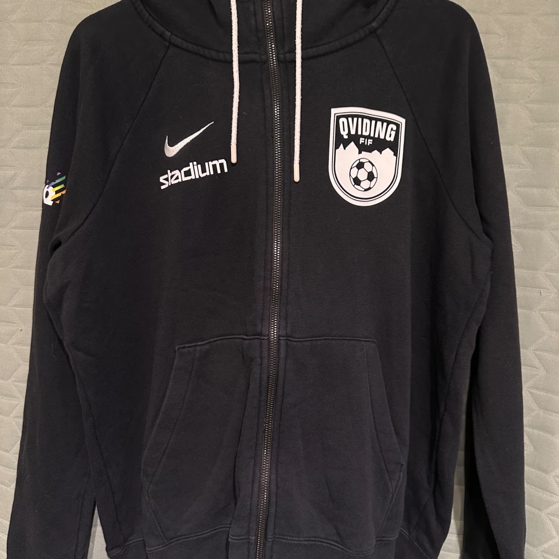 Svart Nike hoodie Qviding FIF M