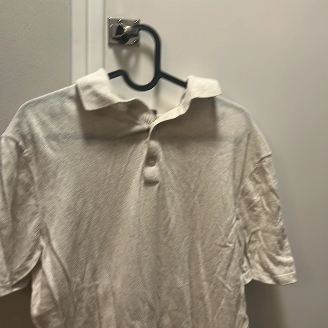 Vit kortärmad henley med krage