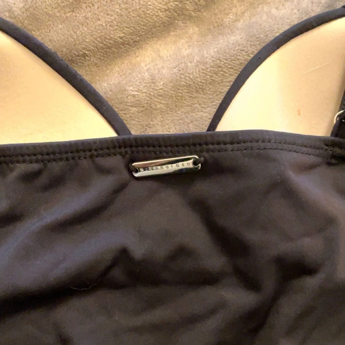 Svart body med kupor - 1