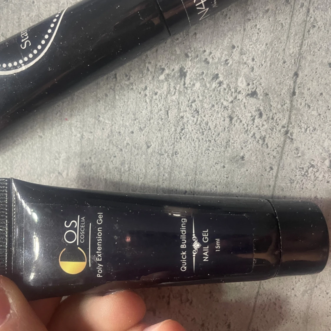 Svarta tuber med nagelgel och stamping gel - 3