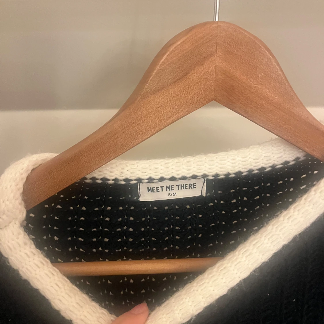 Stickad mörkblå topp från Meet Me There - 2