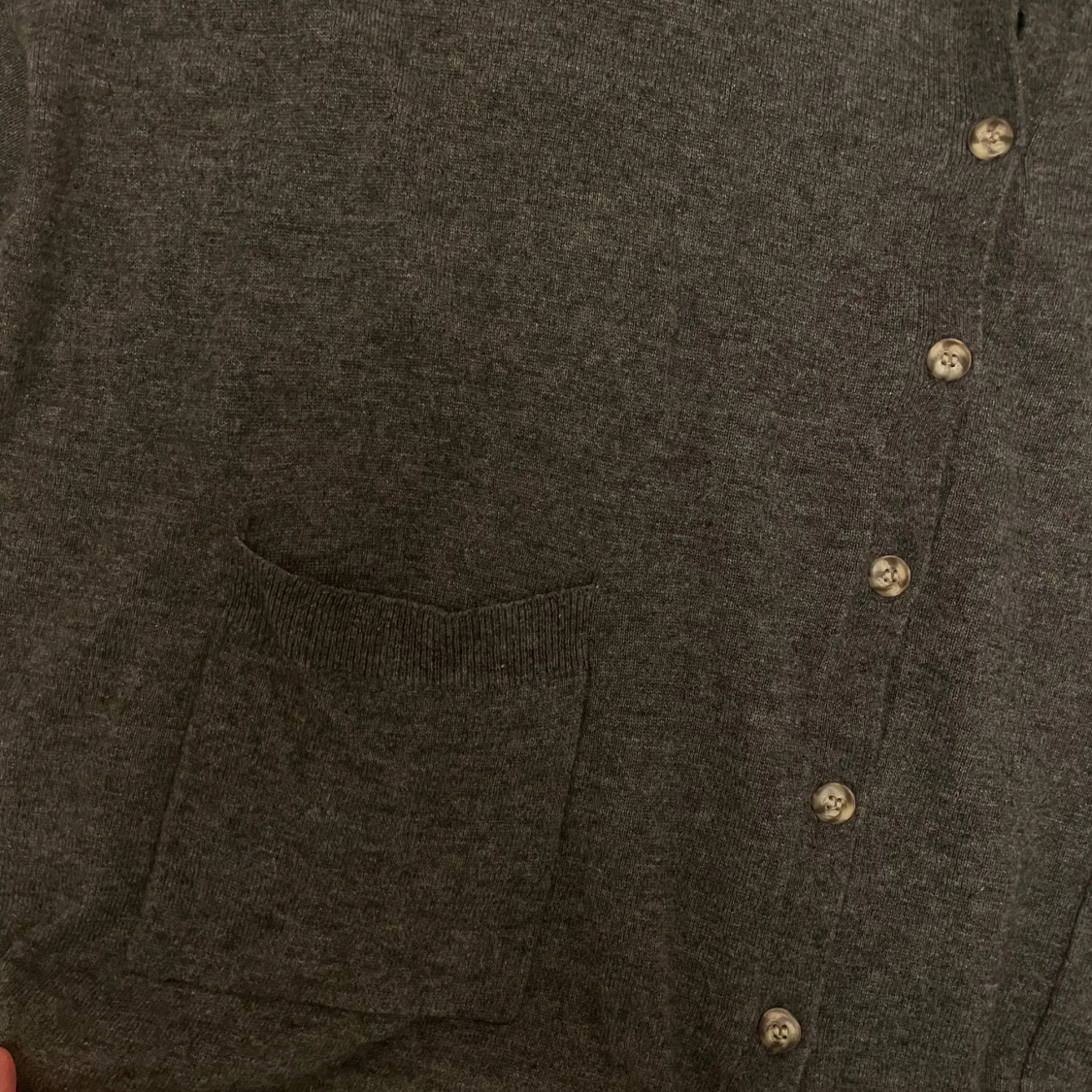 Grå stickad t-shirt från Masai - 2