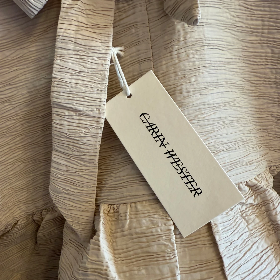 Beige blus med puffärm Carin Wester - 2