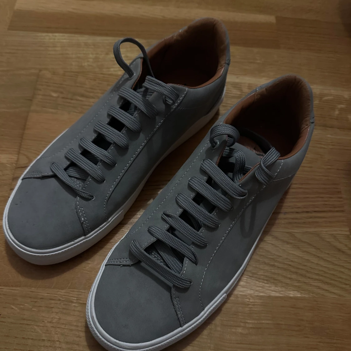 Gråaskor från Zara - 1