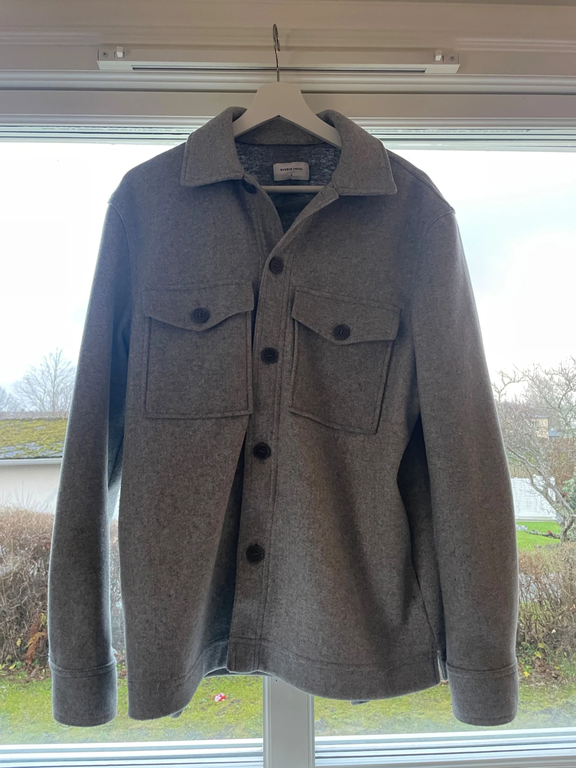 Grå overshirt från Studio Total - 1