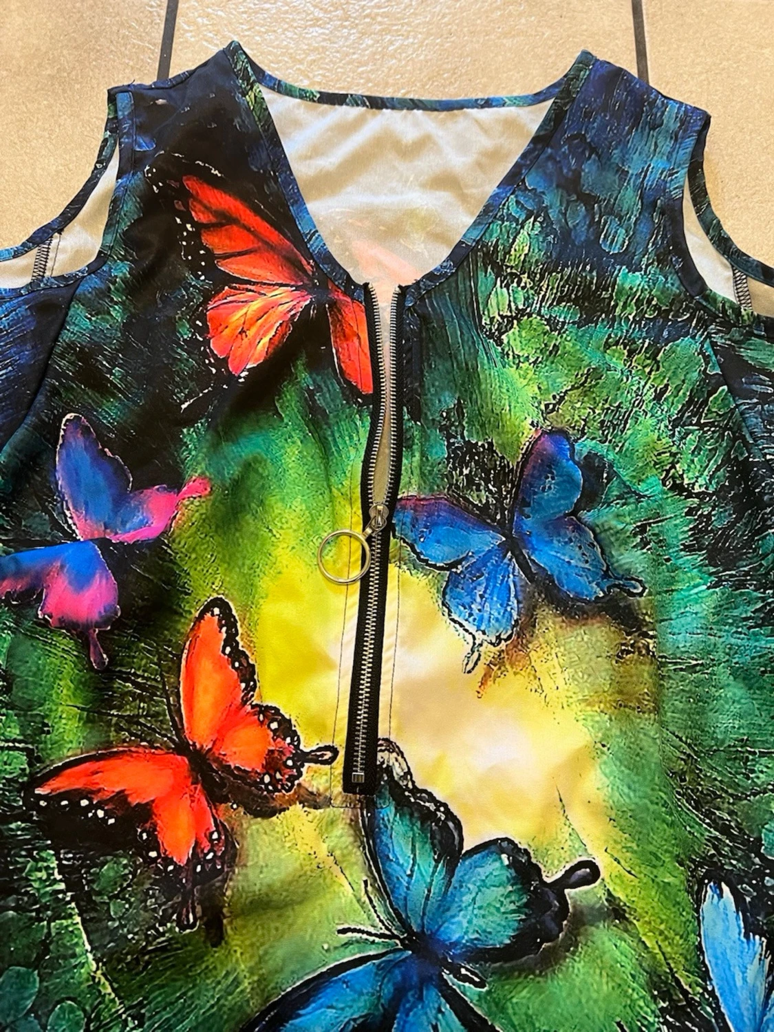 Färgglad topp med fjärilar och dragkedja - 3