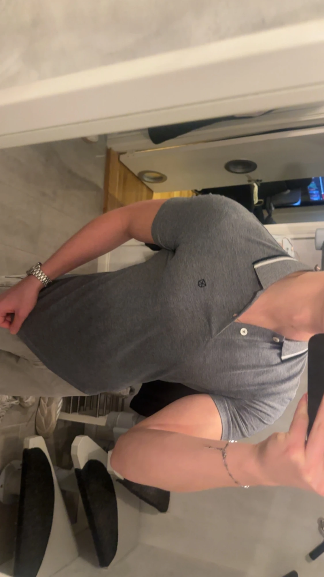 Grå pikétröja med vit kant - 1