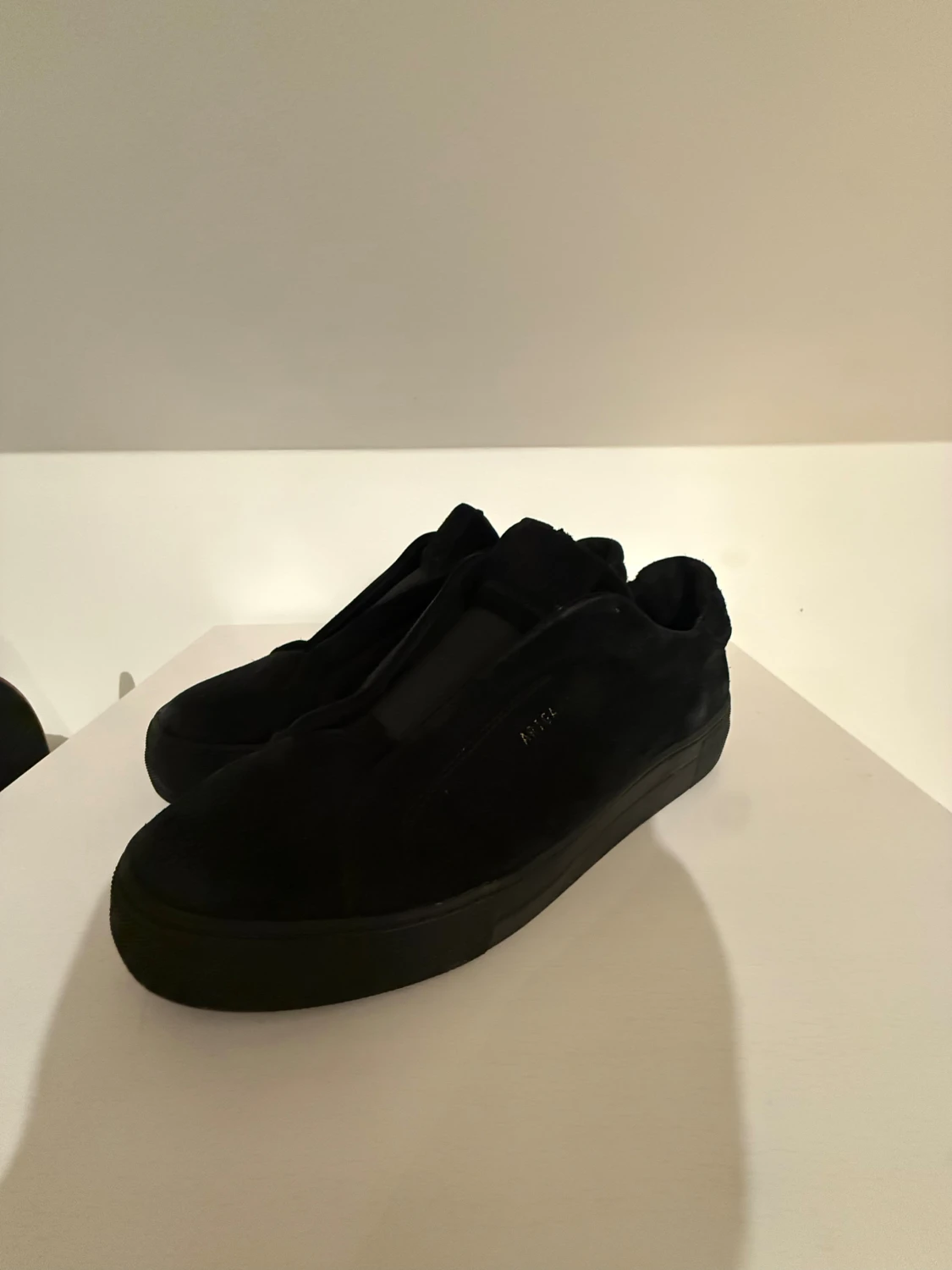 Svarta sneakers från Axel Arigato - 1