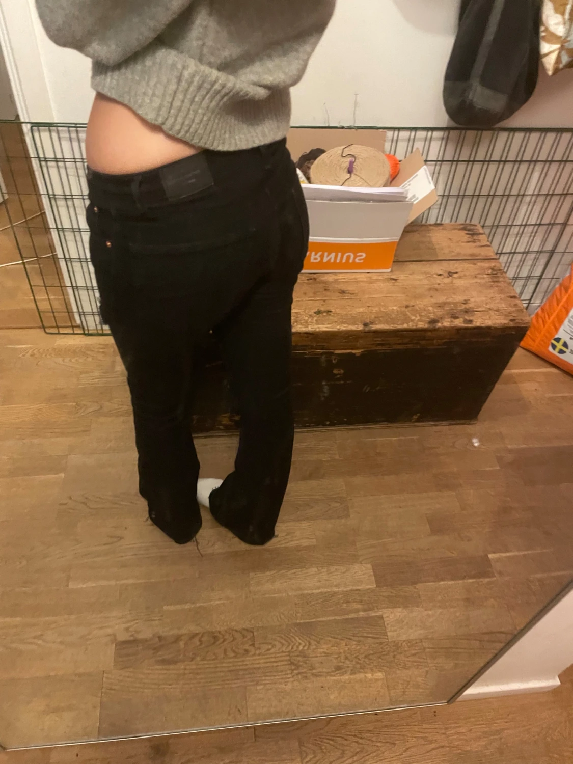 Svarta lågmidjade bootcut jeans med slitningar - 1