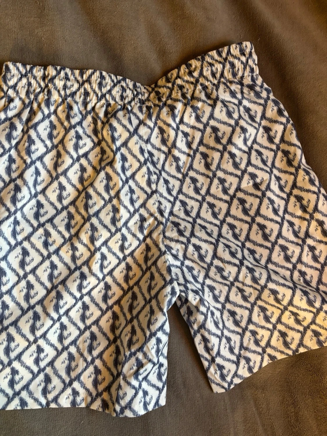 Blåvita mönstrade shorts från Fendi - 3