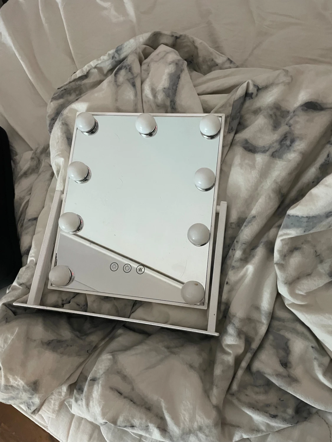 Sminkspegel med LED-belysning