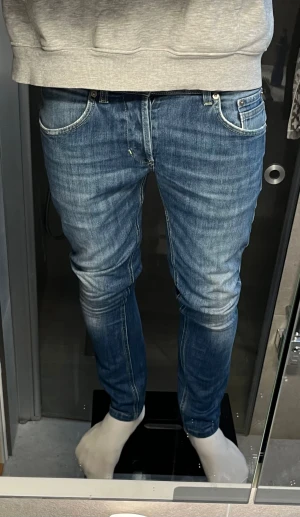 Blå dondup jeans  - Blå dondup storlek 32 men mer som 31 sköna och snygga, kontakta mig vid funderingar 