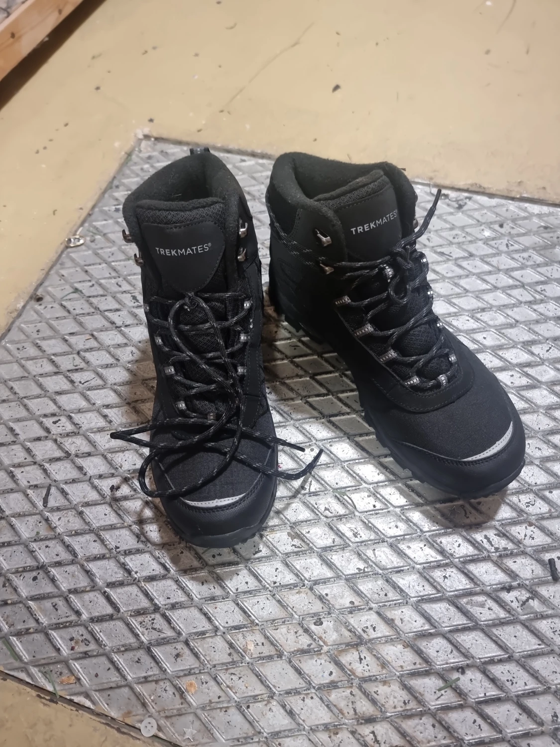 Svarta vinterkängor Trekmates Ice Tech