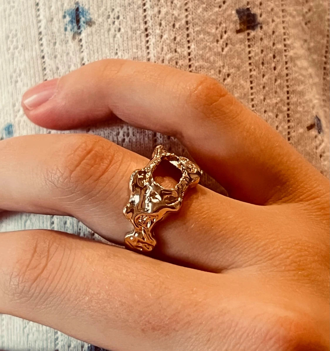 Guldiga chunky ringar med blomma - 4