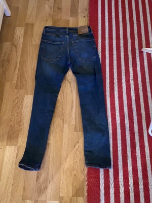 Jack&Jones jeans - Jag säljer ett par lite schysstare jack&jones jeans har storleken 27 waist och 30 längd rätt schysst kvalité det är också slim fit