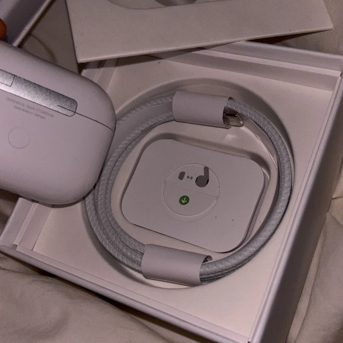 AirPods Pro (2nd generation) MagSafe USB-C - 2