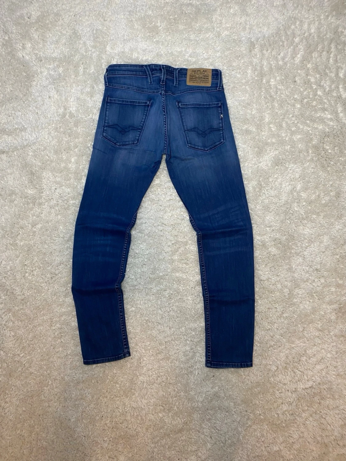 Mörkblåa Replay Anbass jeans - 2