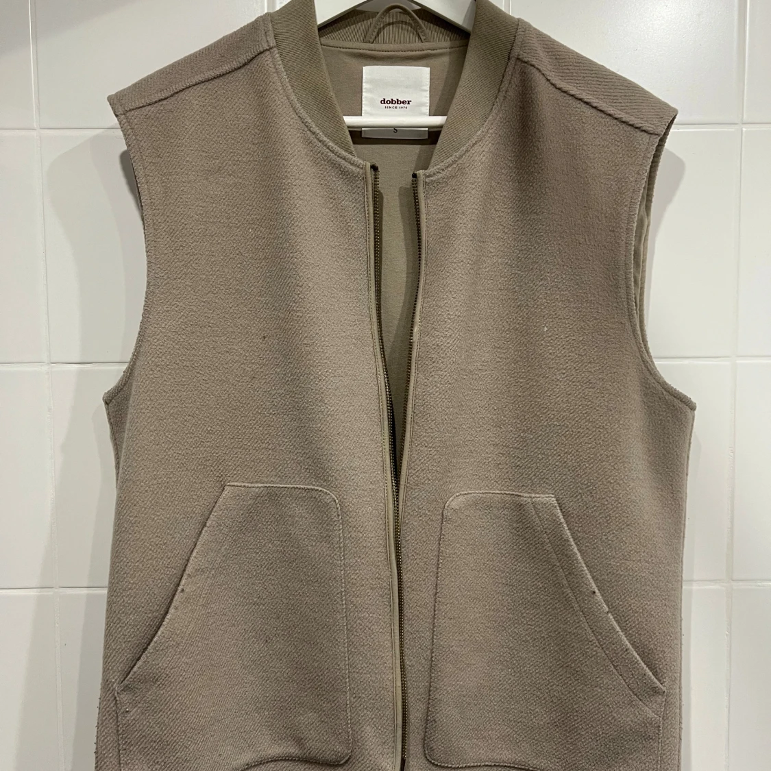 Beige ullväst från Dobber med dragkedja - 1