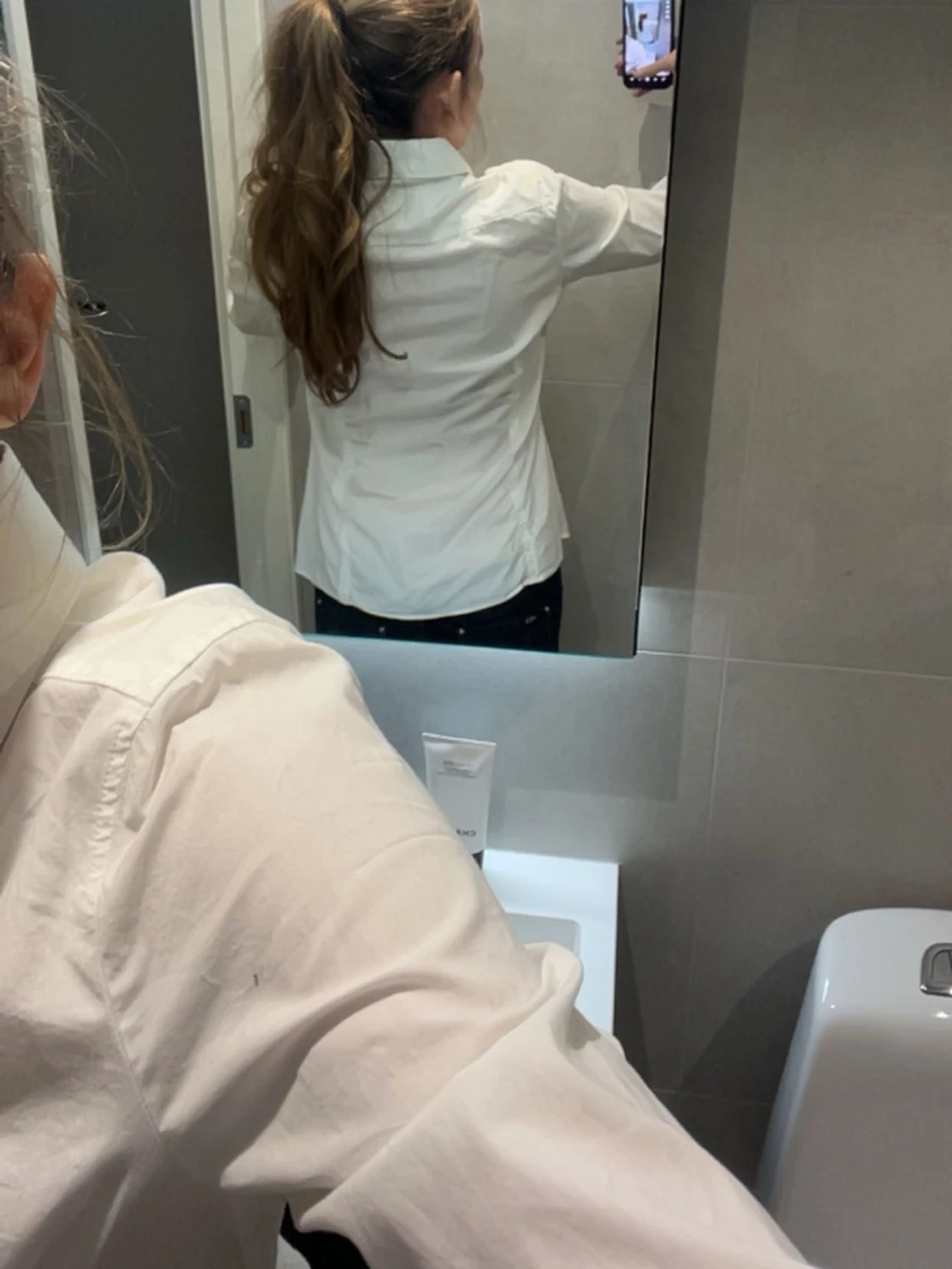 Vit skräddar skjorta med rynkade sidor - 2