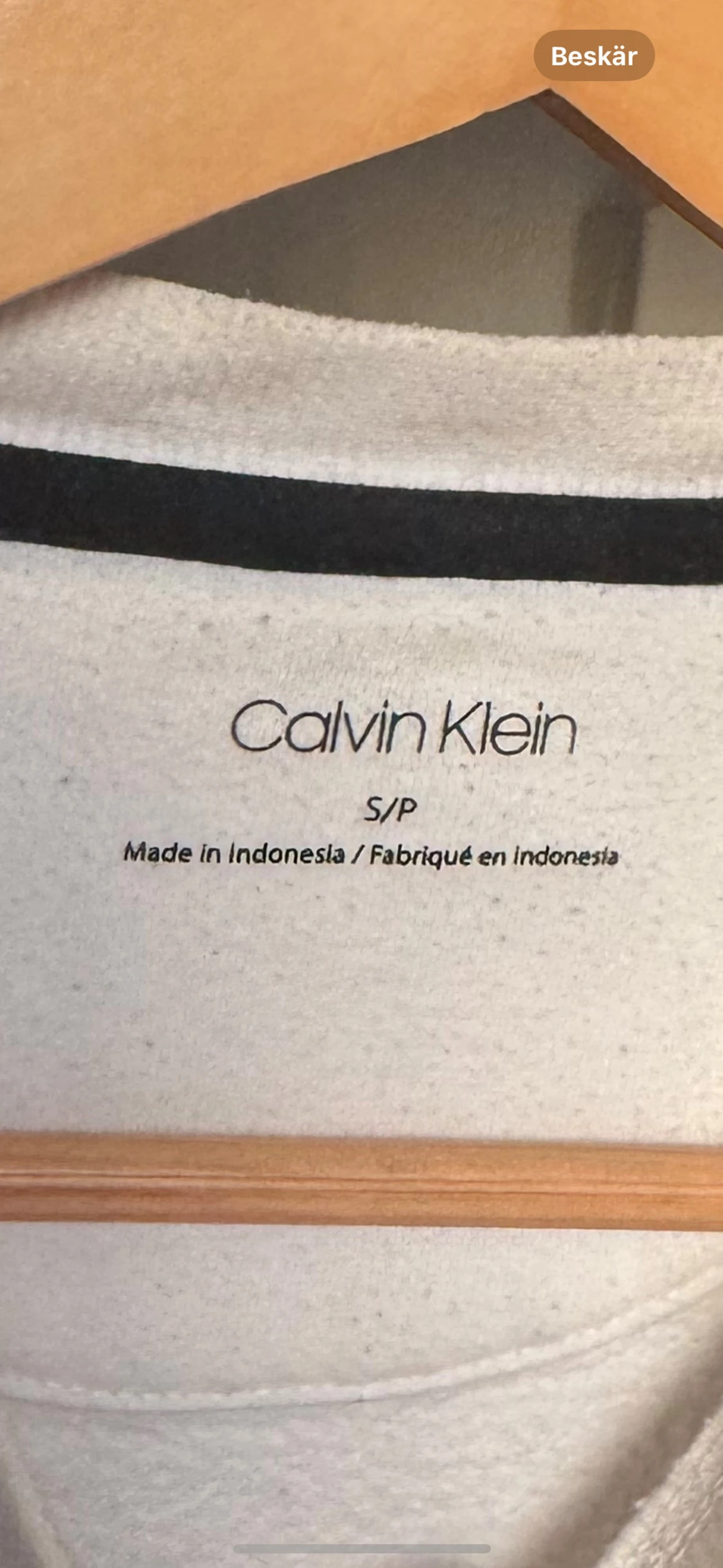 Vit sweatshirt från Calvin Klein. - 2