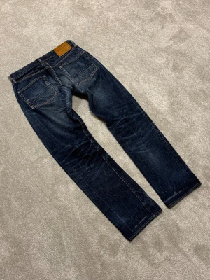 Indigofera Selvage Jeans - Indigofera Jeans | Modell: Clint | Skick 8/10 bra | *lagning gren | Nypris 3000kr | Mitt pris 1099kr | Midja: 41cm | Längd: 106cm | Benöppning: 21cm | Kom pm vid frågor eller funderingar! | Postas eller möts upp i Gävle! 