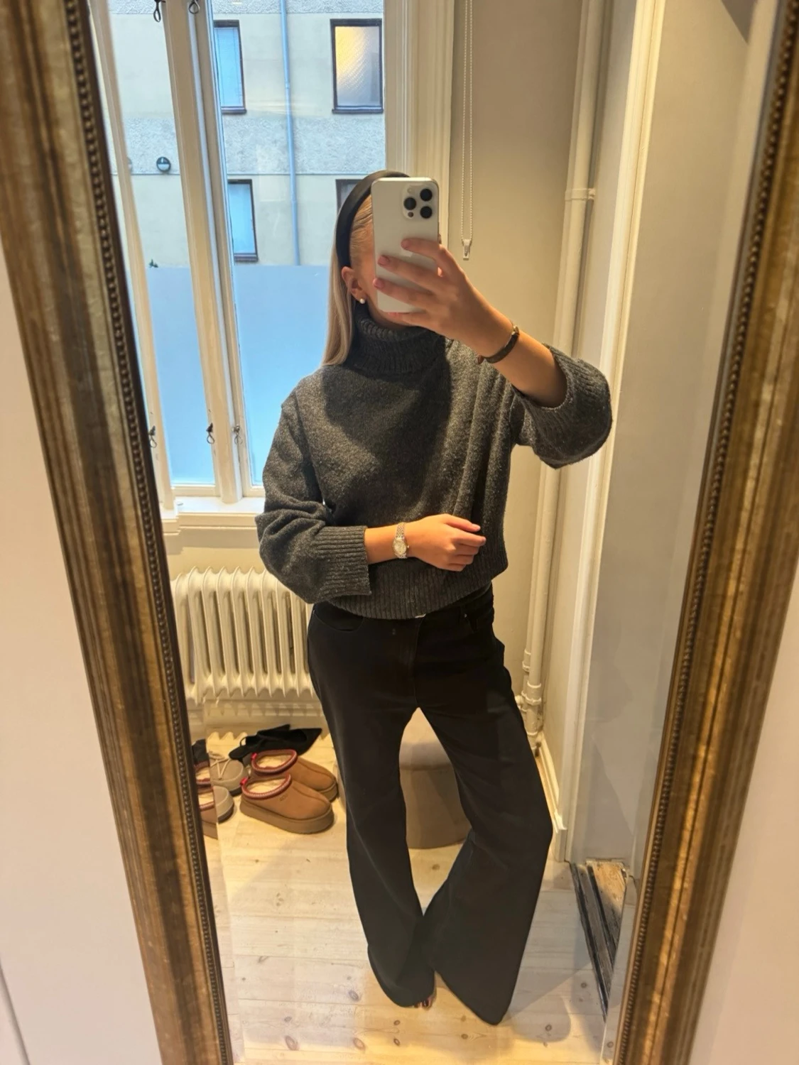 Mörkgrå stickad polotröja