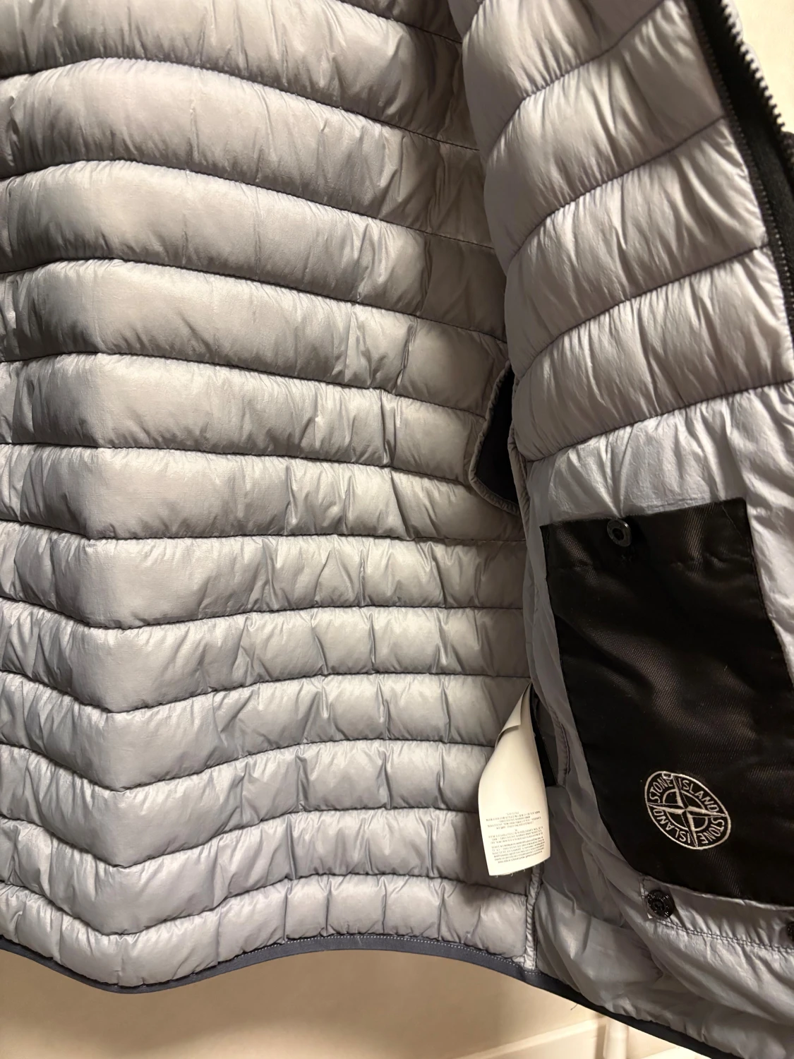 Grå pufferjacka från Stone Island - 4