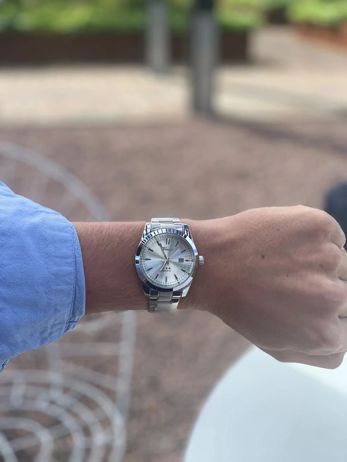 Silverfärgad klocka x Doventi  - 1