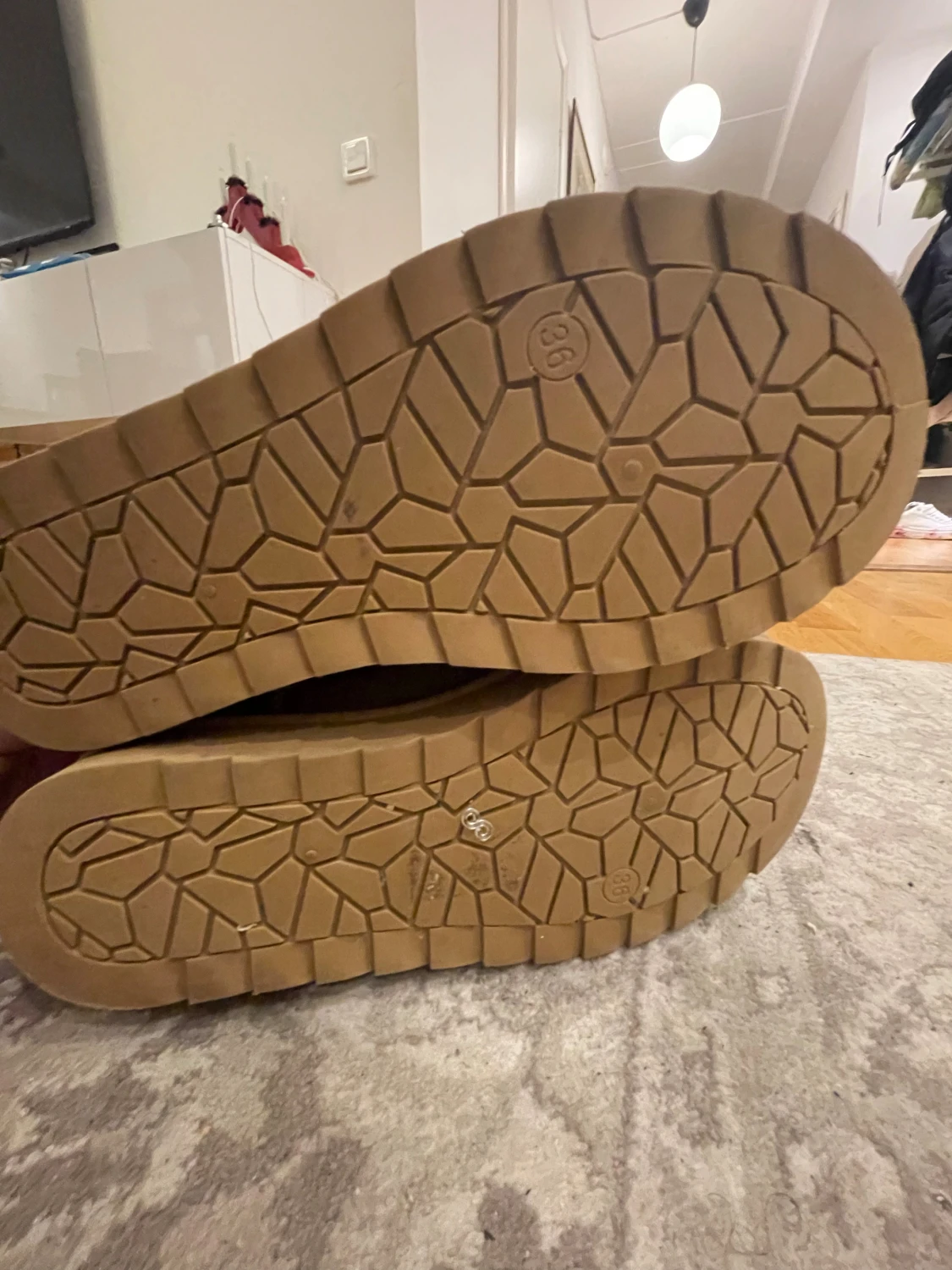 Bruna boots i mocka med platt sula - 1