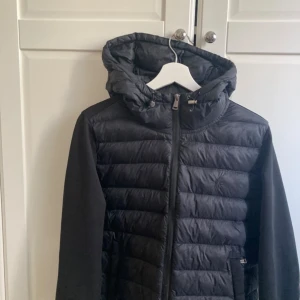 Polo cardigan ralph lauren  - SÄLJER nu min splitter nya jacka från polo cardigan 100% äkta nypris ca 3800kr             Skicka 10/10  först till kvarn ! Lite små i storleken för mig storleken är L/G passar även M              Pris går att diskuteras