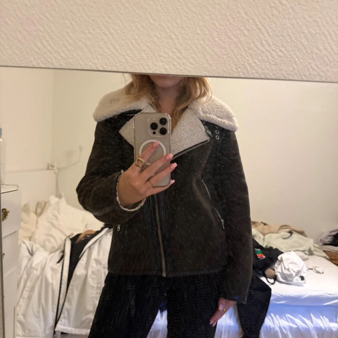 Svart teddyjacka från H&M med dragkedja