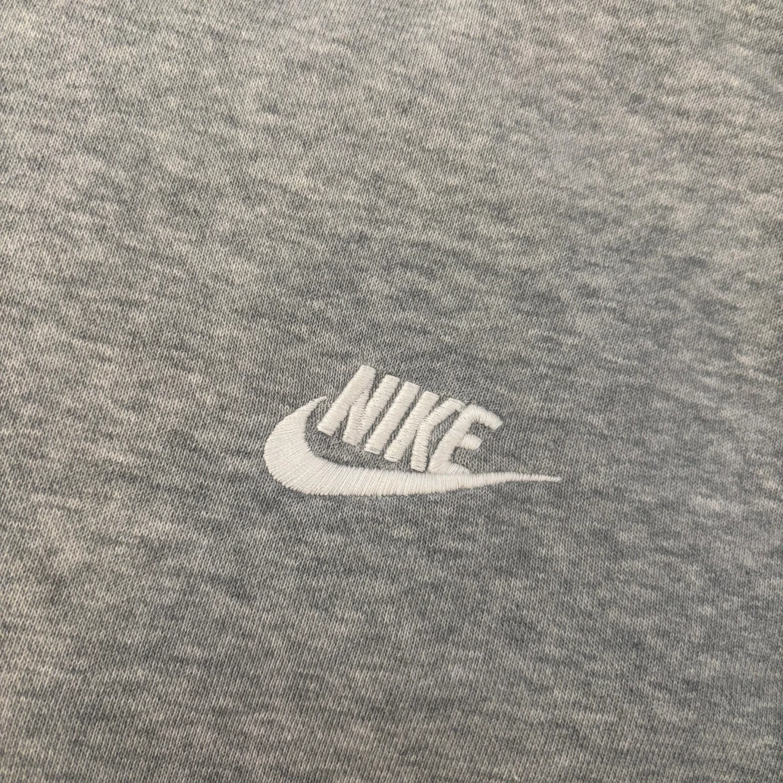 Grå hoodie från Nike med huva - 2