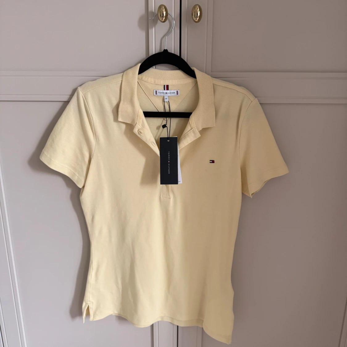 Gul piké från Tommy Hilfiger - 1