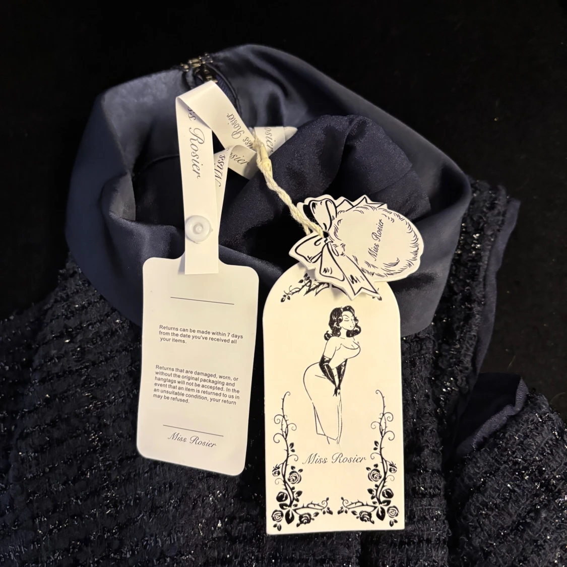 Marinblå peplumklänning från Miss Rosier - 2