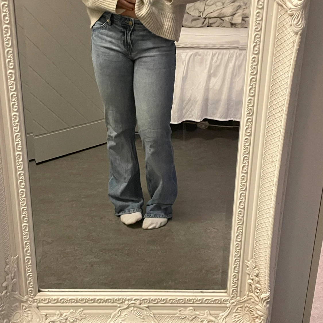 Blå bootcut jeans från Behrska - 1