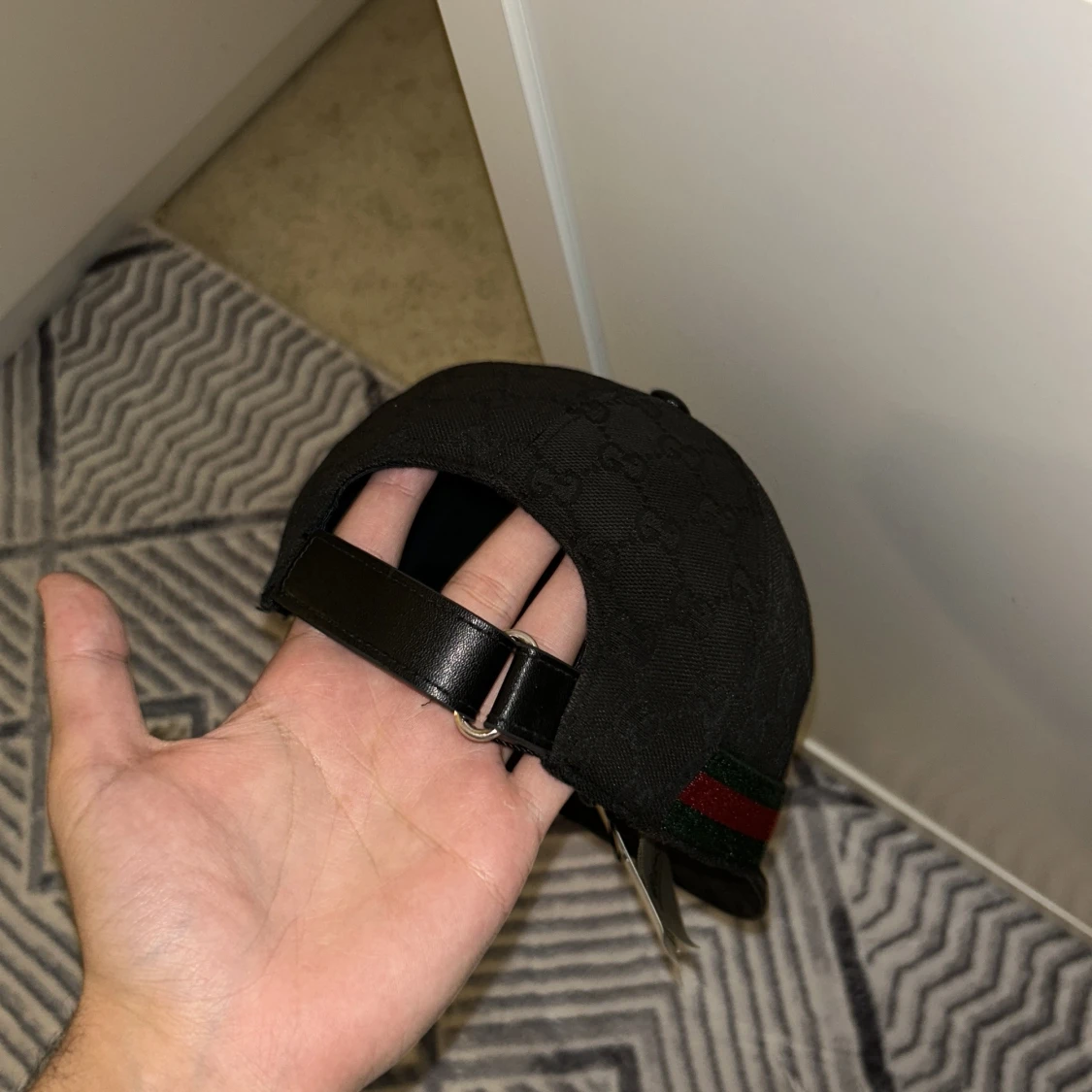 Svart keps från Gucci med GG-mönster - 4