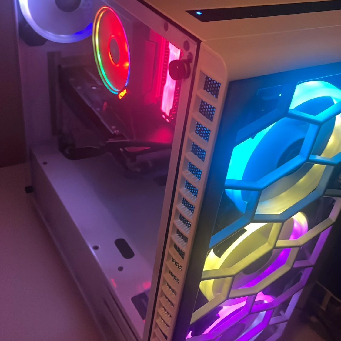 Custom Gaming PC med GeForce RTX och RGB - 1