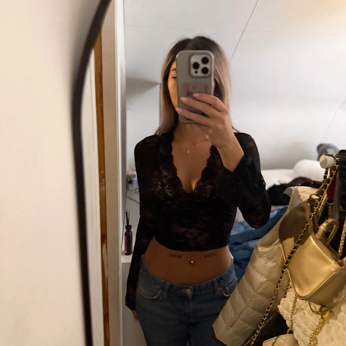 Svart spetsig croppad blus - 2