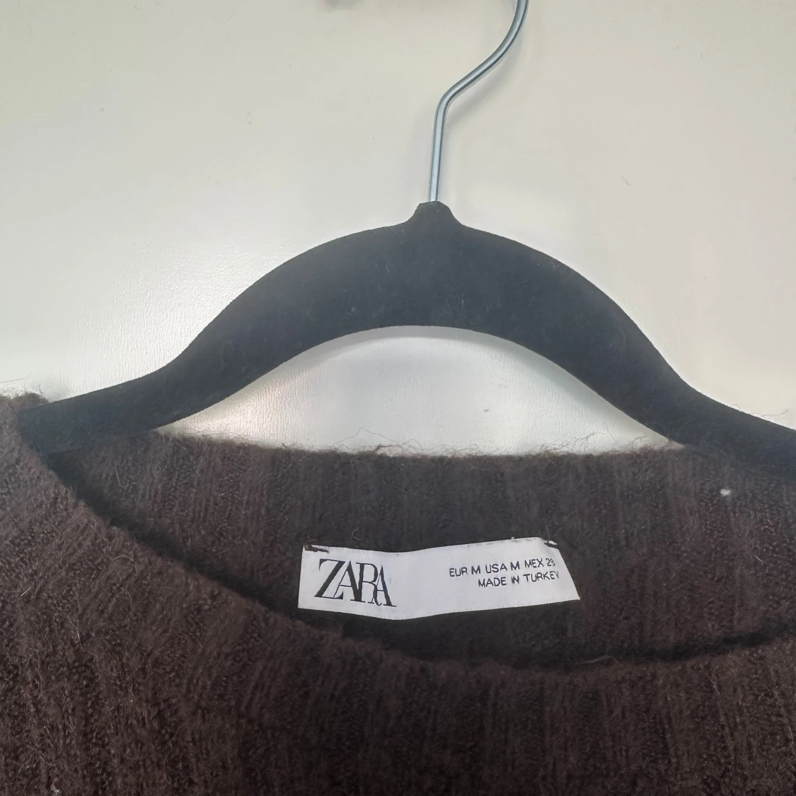 Brun ribbad stickad tröja från Zara - 1