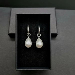 Örhängen  - Material-rostfritt stål.  