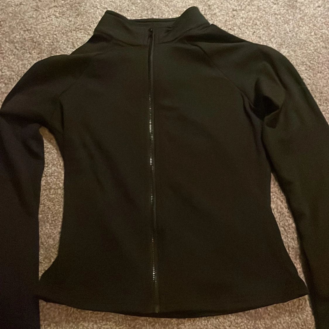 Svart slim sipp tröja  med dragkedja - 1